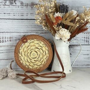 Artisan‎ Shell Woven Bohemian Boho Crossbody Canteen Bag Tan and Cream Beach